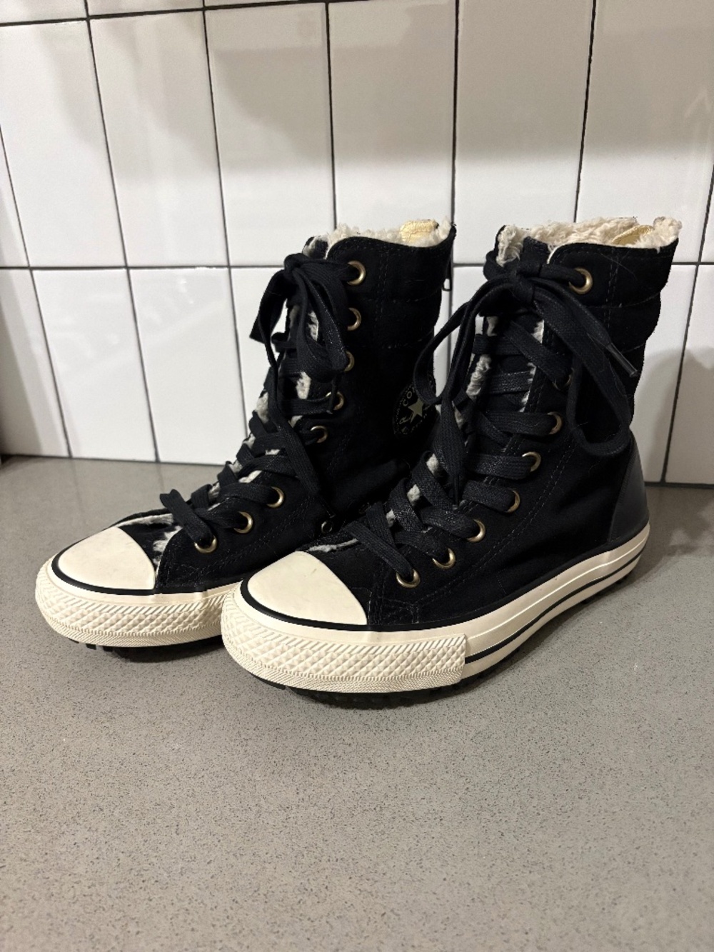 Converse Chuck Taylor All Star Hi-Rise leather boot - fleece lined - size 5.5